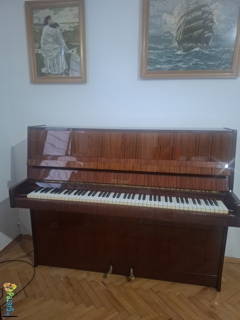 Barokna Garnitura + Klavir Petrof