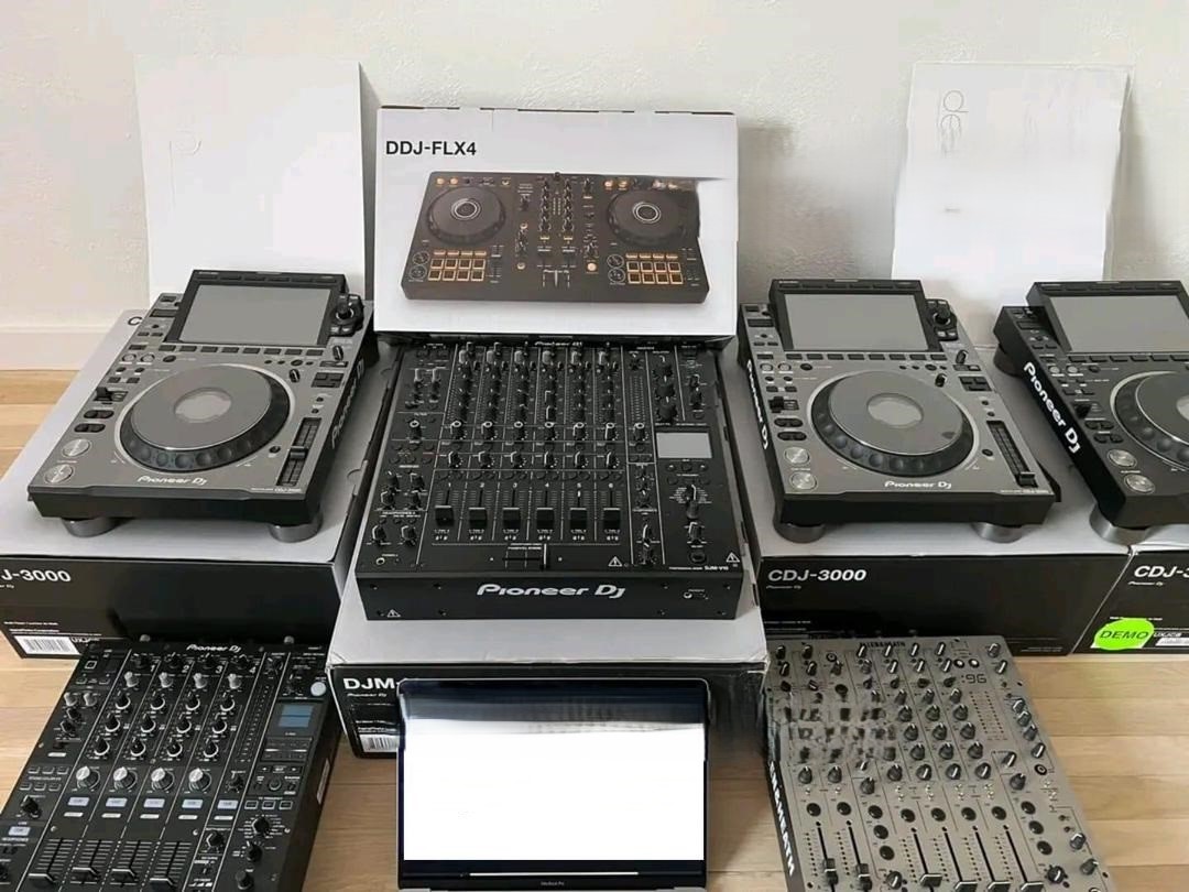 Pioneer Cdj-3000 Multi-player / Pioneer Djm-a9 Dj 